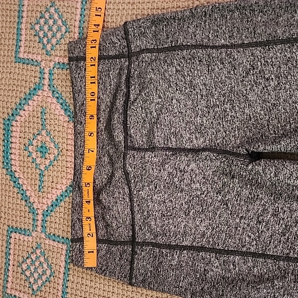 🔴 🔚🔜Victoria Secret Sport Knockout Capri Leggings. - Picture 7 of 10